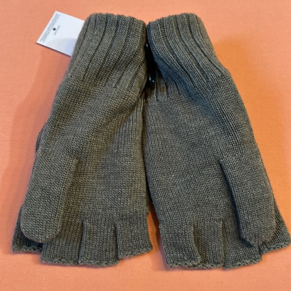 New UGG Flip Mittens. Gray. Size L/XL.